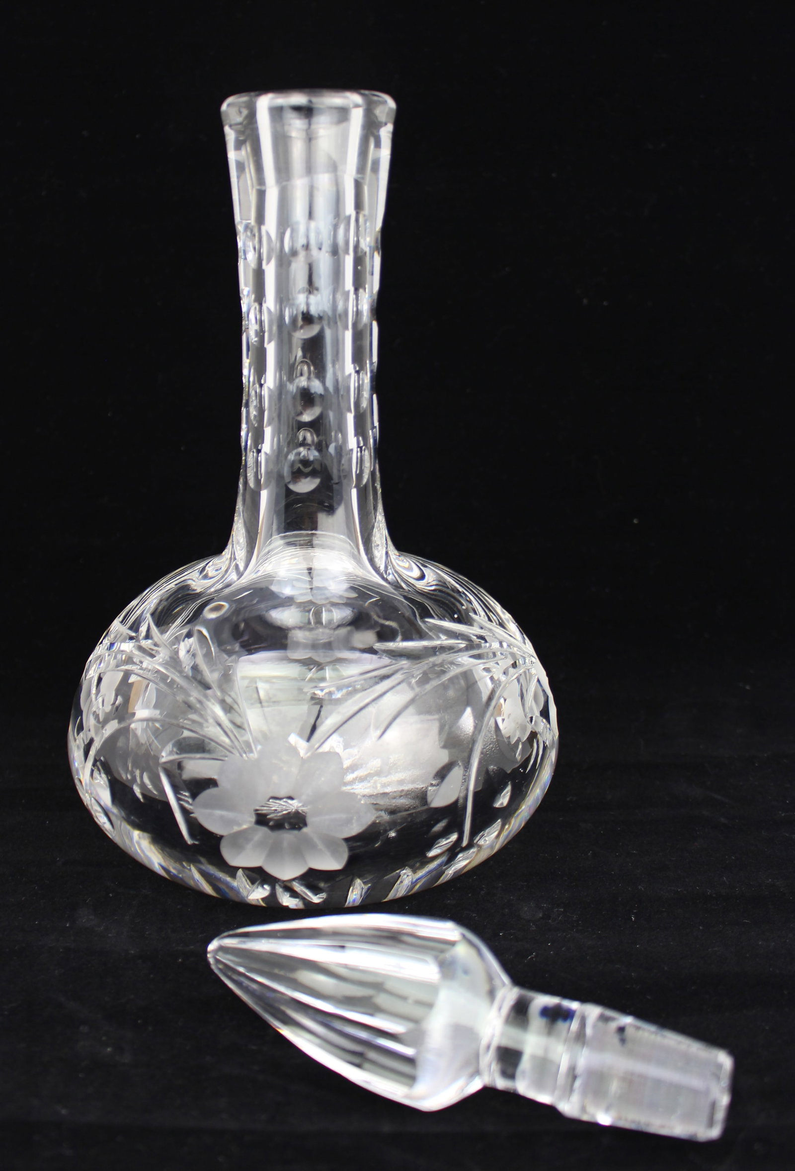 Fine Heavy Cut Crystal Drinks Decanter - 4