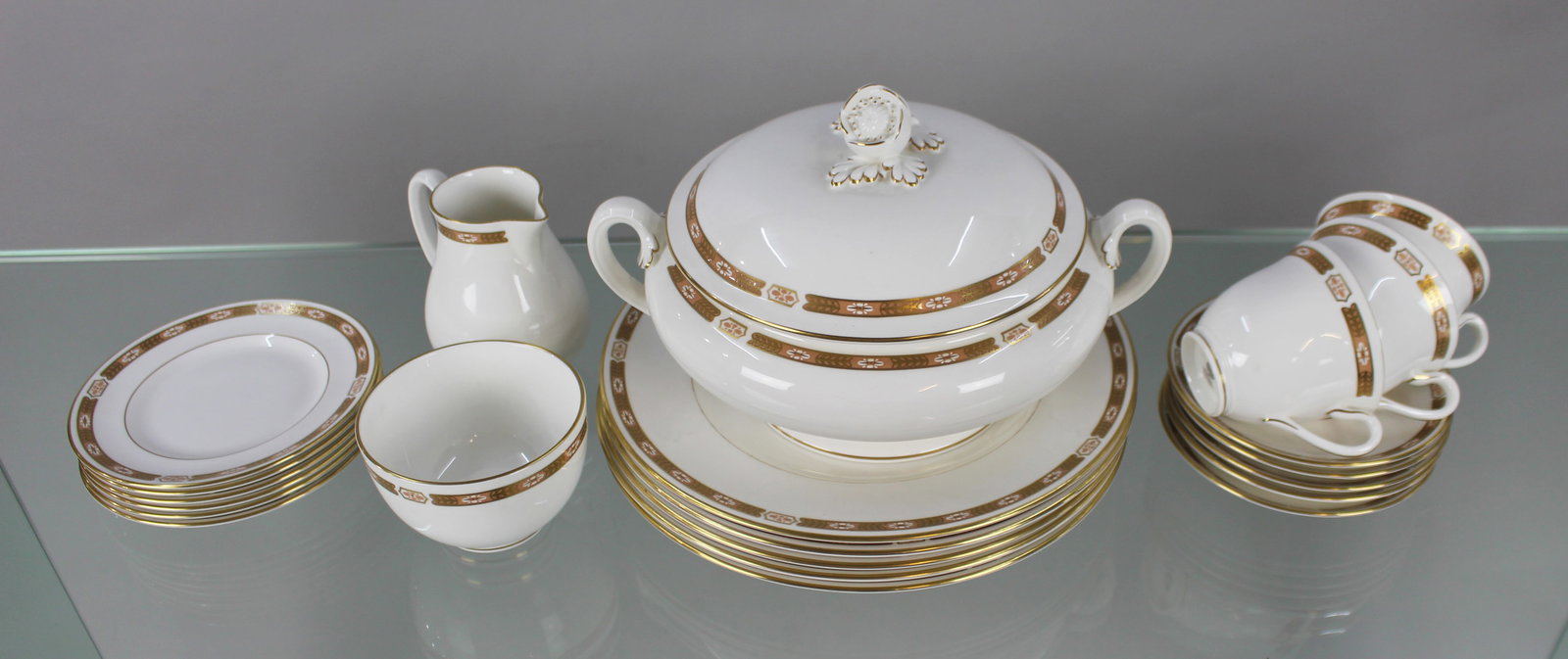 Royal Worcester Grosvenor White & Gold Part Dinner Service - 10
