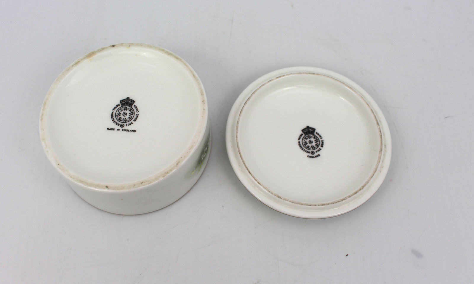 Royal Worcester Trinket Box Hand Painted A.Badham - 4