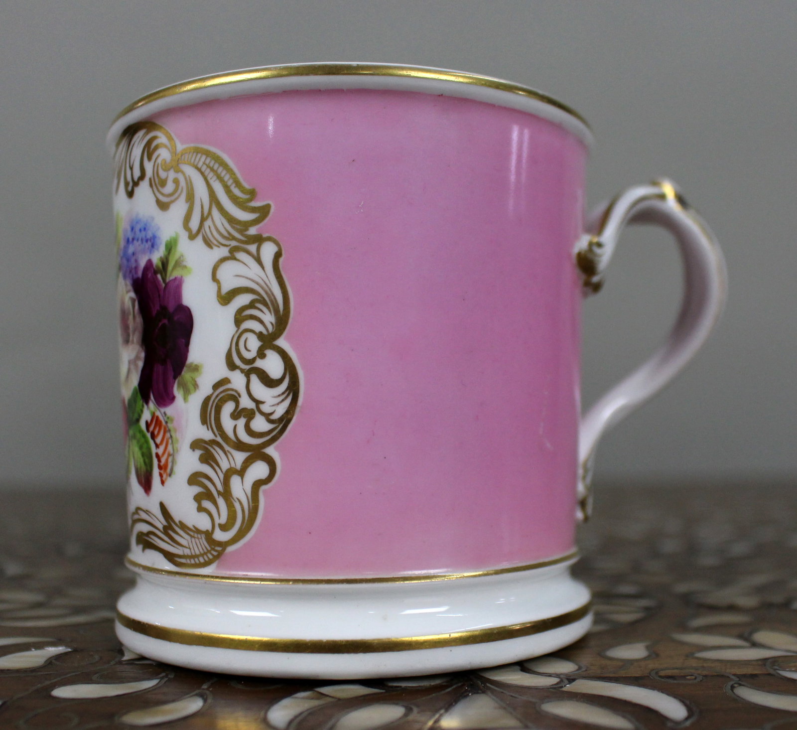 Mid-19th Century Grainger Worcester Porcelain Tankard – Rose Pompadour Ground - 3