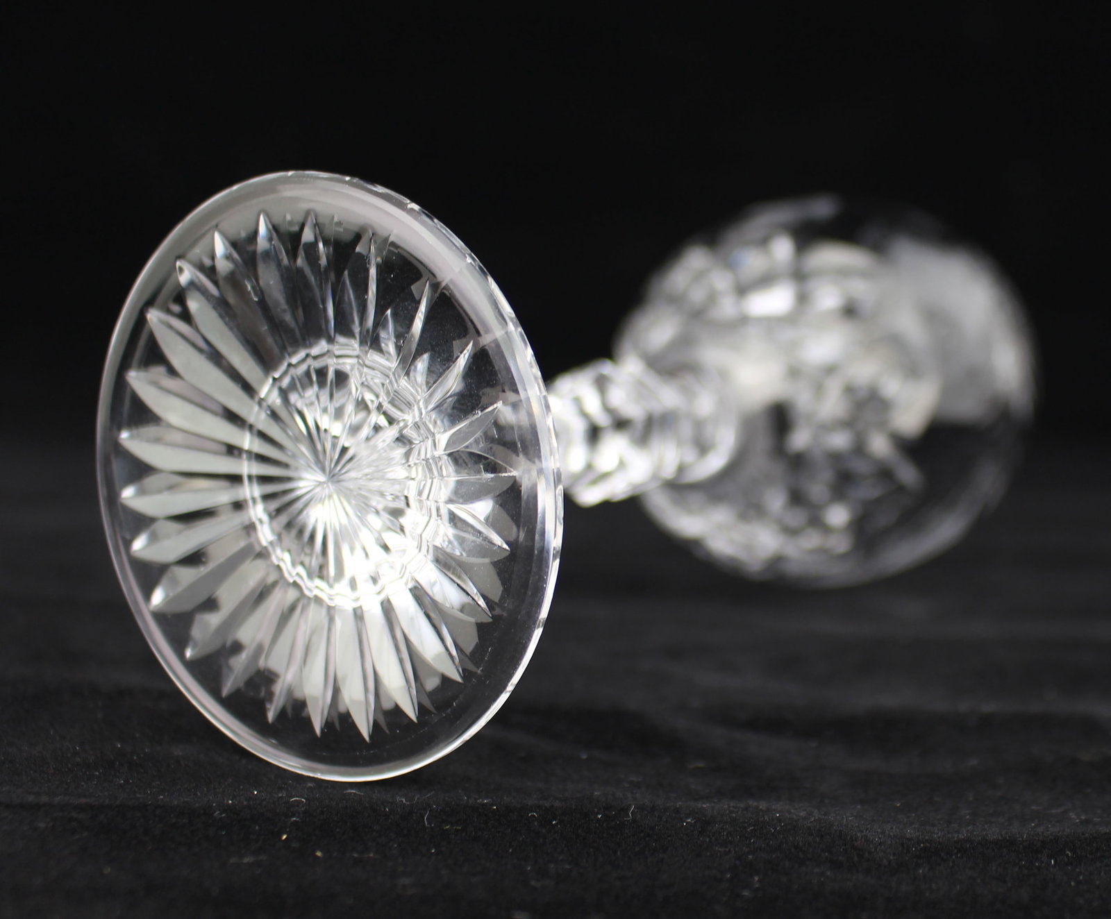 Set of 6 Brier Glass Vine Pattern Wine Glasses - 5