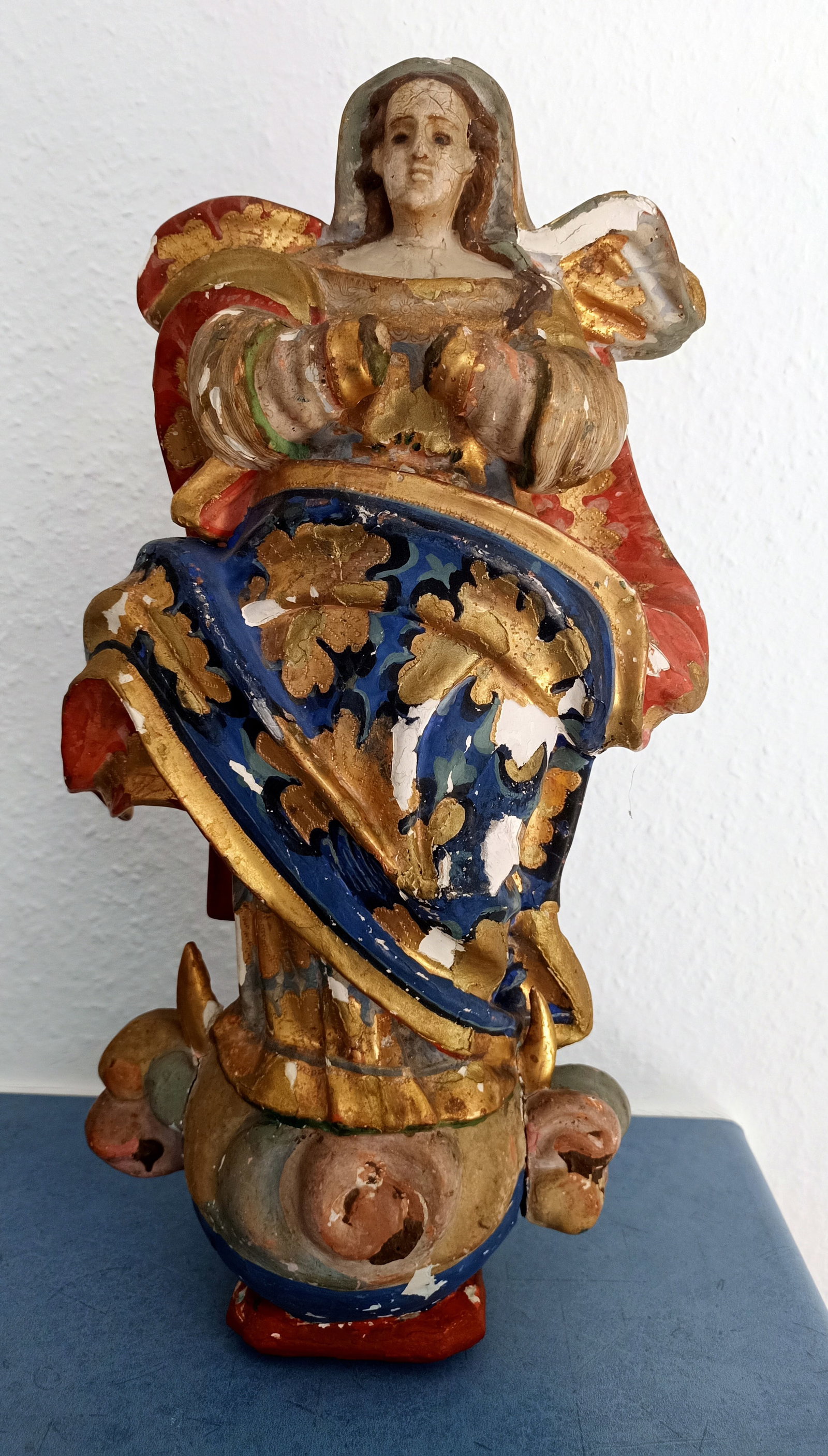 Charlemagne Woodcarving Bust Wood - 18th Century?: Title: Charlemagne Woodcarving Bust Wood - 18th Century? Description: Charlemagne woodcarving bust wood - 18th century? Was most likely part of a statue. Dimensions: 19 cm high, 18 cm wide and
