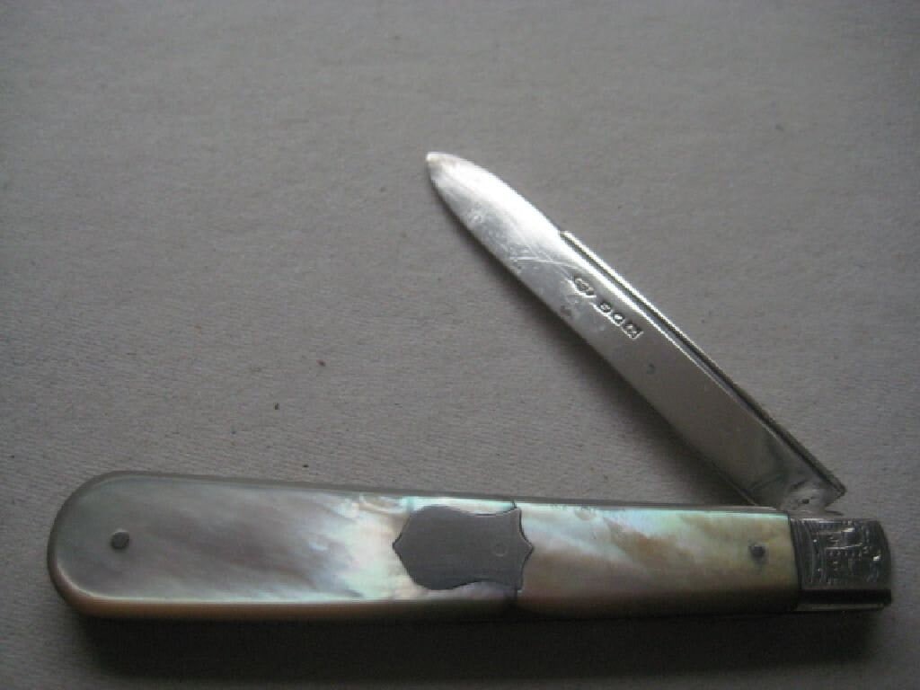 Rare Edwardian Mother of Pearl Hafted Silver Bladed Folding Fruit Knife, London 1903 - 5