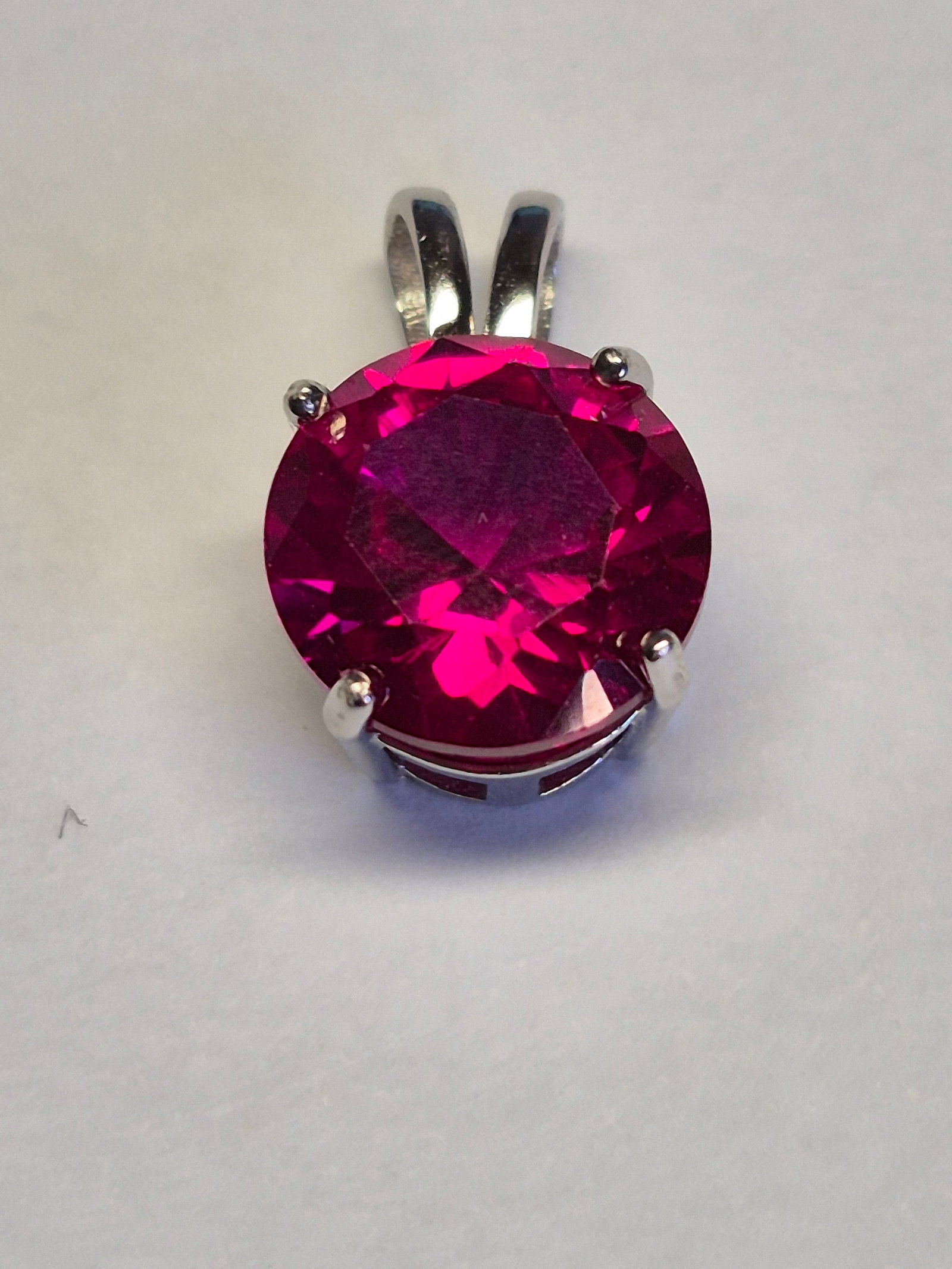 Natural Ruby Corundum Pendant 4.36 ct In Sterling Silver 925: Title: Natural Ruby Corundum Pendant 4.36 ct In Sterling Silver 925 Description: Elegant pendant featuring a round-cut natural ruby corundum weighing 4.36 carats, securely set in a classic 925 ster