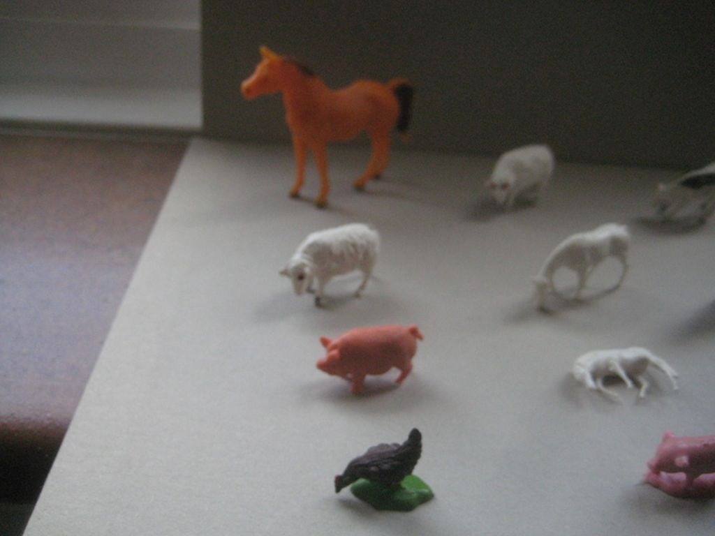 A Group of 16 Vintage Plastic Farm Animals - 5