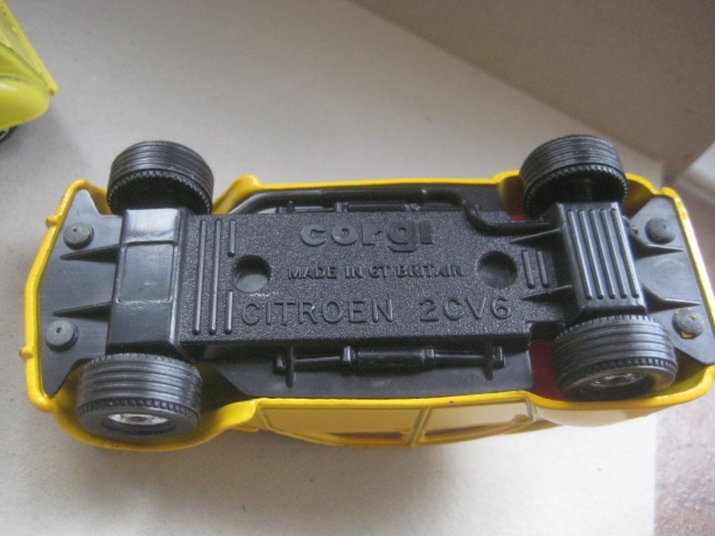 Three Vintage James Bond Corgi Citroen 2CV Cars - 5