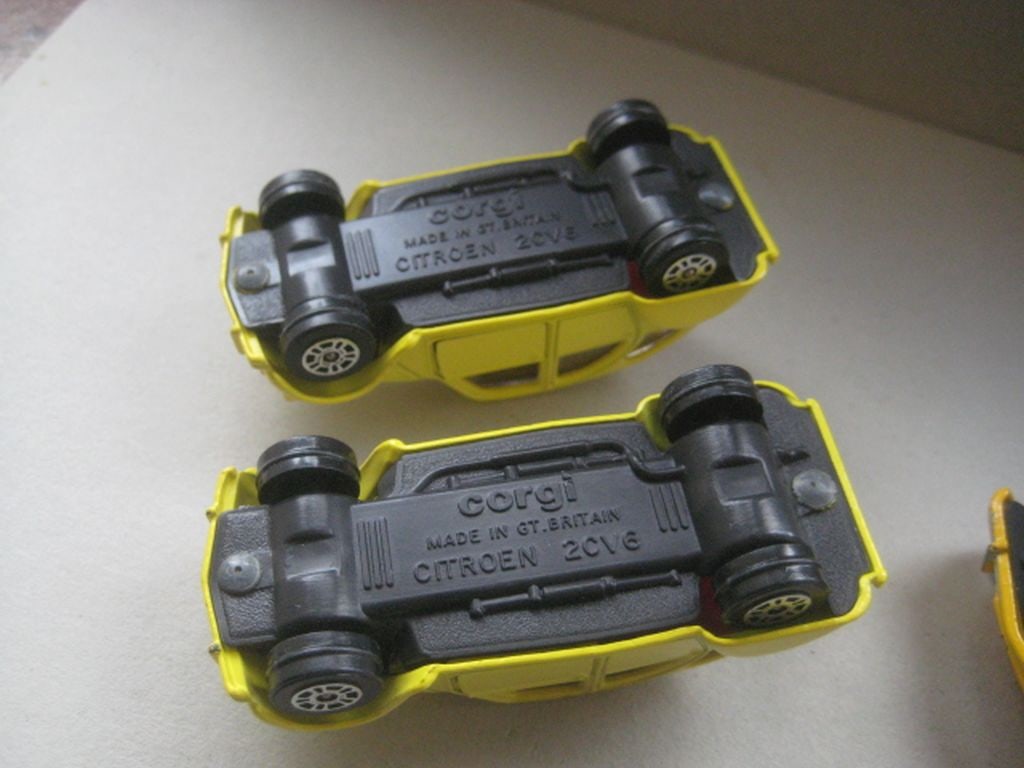 Three Vintage James Bond Corgi Citroen 2CV Cars - 6