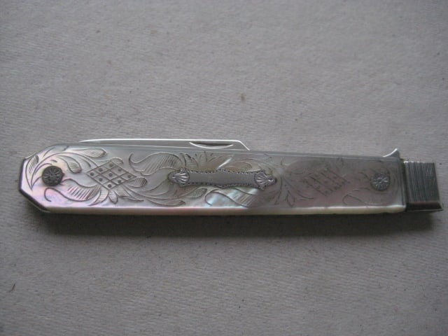 Victorian Matching Mother of Pearl Hafted Silver Bladed Folding Fruit Knife and Folding Fork - 10