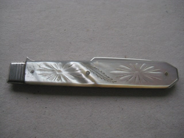Victorian Matching Mother of Pearl Hafted Silver Bladed Folding Fruit Knife and Folding Fork - 11