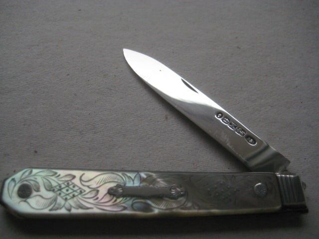 Victorian Matching Mother of Pearl Hafted Silver Bladed Folding Fruit Knife and Folding Fork - 12