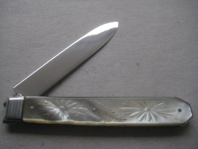 Victorian Matching Mother of Pearl Hafted Silver Bladed Folding Fruit Knife and Folding Fork - 13