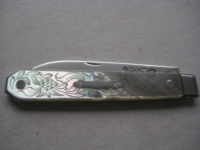 Victorian Matching Mother of Pearl Hafted Silver Bladed Folding Fruit Knife and Folding Fork - 16