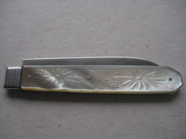 Victorian Matching Mother of Pearl Hafted Silver Bladed Folding Fruit Knife and Folding Fork - 17