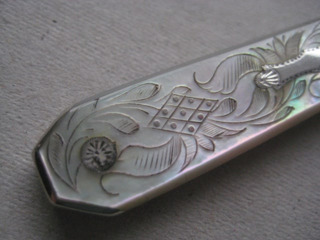 Victorian Matching Mother of Pearl Hafted Silver Bladed Folding Fruit Knife and Folding Fork - 5