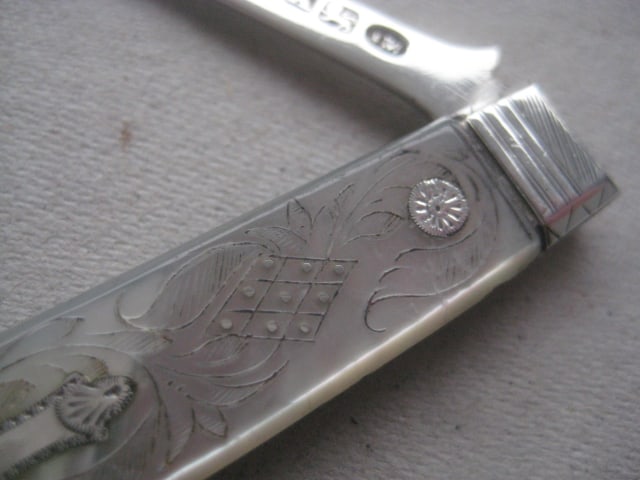 Victorian Matching Mother of Pearl Hafted Silver Bladed Folding Fruit Knife and Folding Fork - 6
