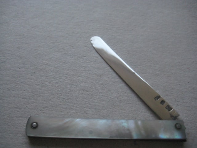 George III Mother of Pearl Hafted Silver Scimitar Bladed Folding Fruit Knife, c1784: Title: George III Mother of Pearl Hafted Silver Scimitar Bladed Folding Fruit Knife, c1784 Description: Rare George III Duty Marked Mother of Pearl Hafted Silver Scimitar Bladed Folding Fruit