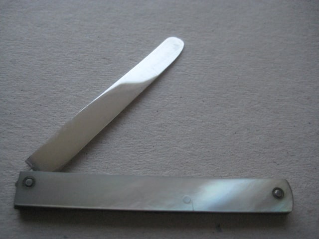 George III Mother of Pearl Hafted Silver Scimitar Bladed Folding Fruit Knife, c1784 - 2