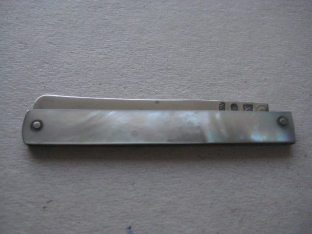 George III Mother of Pearl Hafted Silver Scimitar Bladed Folding Fruit Knife, c1784 - 8