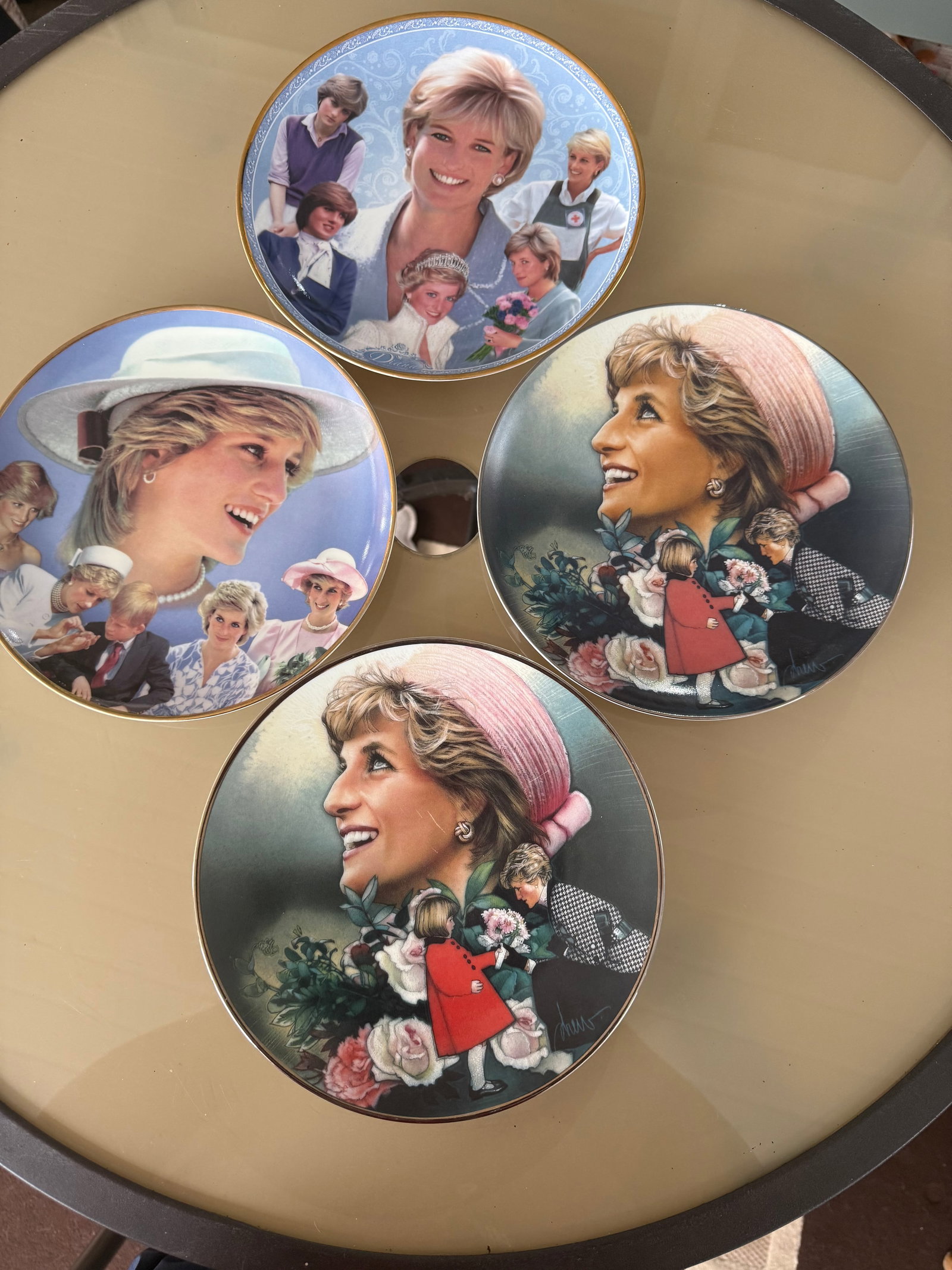 Diana English Rose Set of Plates: Title: Diana English Rose Set of Plates Description: 4 plates as new of Diana Excellent condition Condition: New Delivery option: Collection & Delivery Location: PE14 Category: Antiques