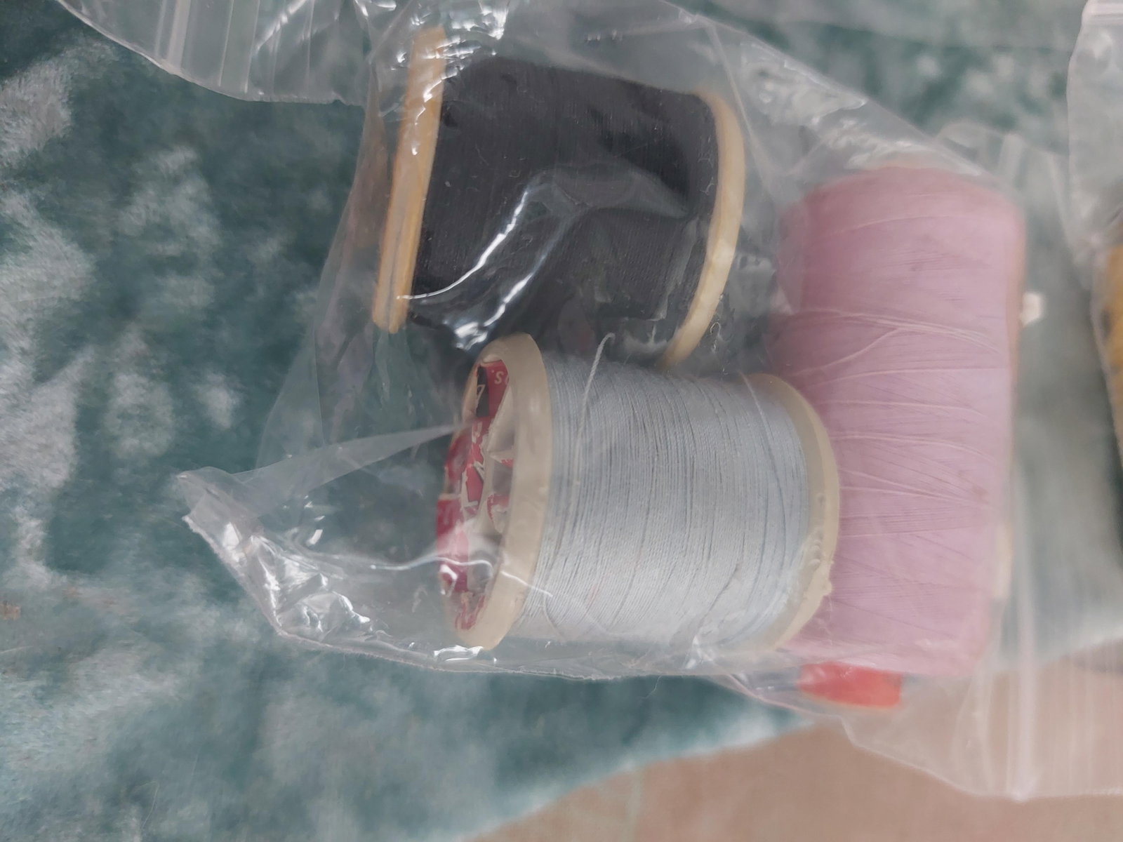 Bag of Vintage and Modern Cotton Reels - 3
