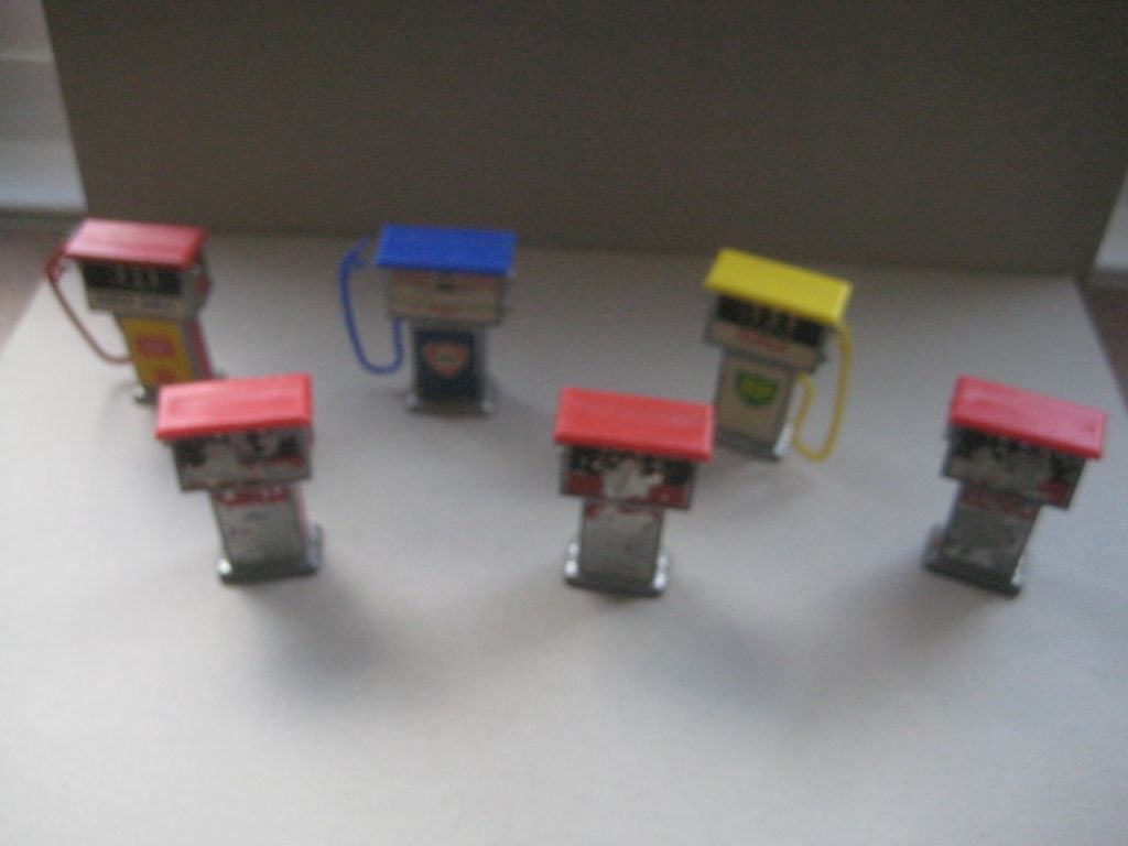 A Group of Six Vintage Metal Miniature Petrol Pumps - 3