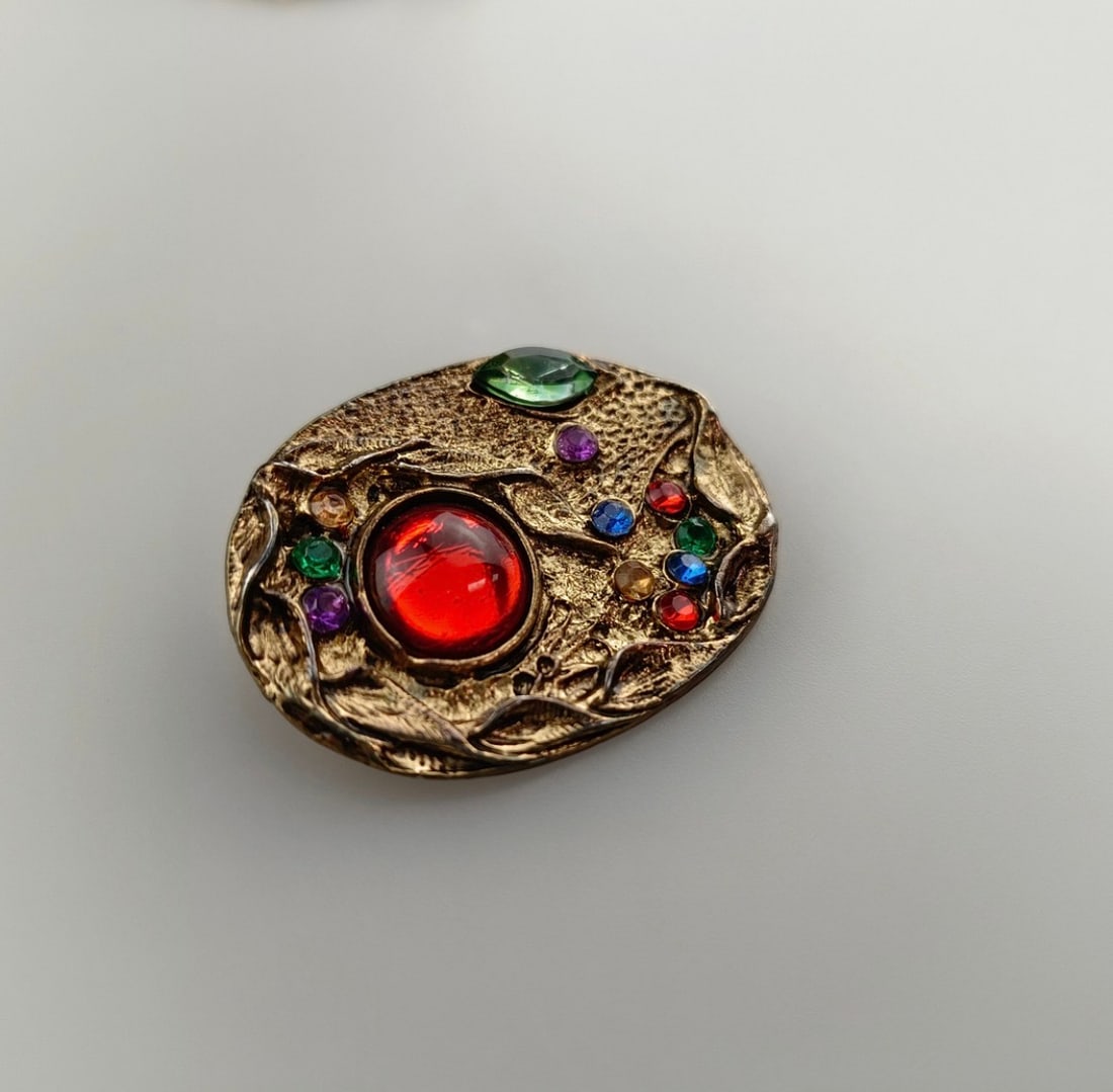Vintage Renaissance Style Brooch With A Red Cabochon Centre - 2