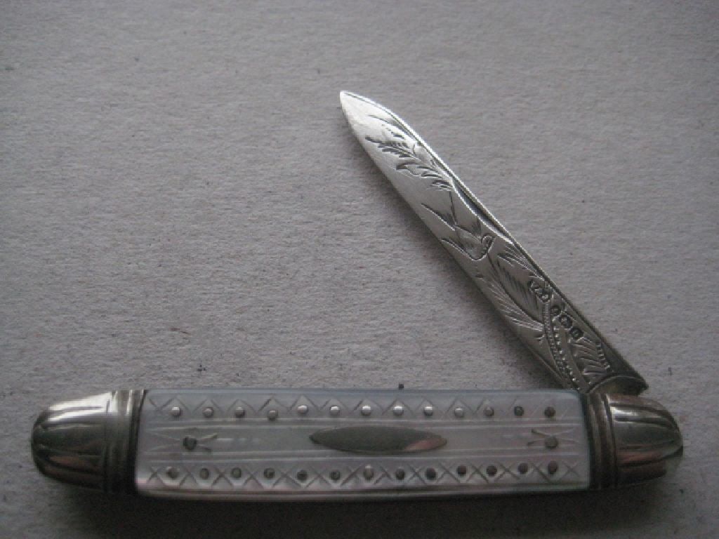 George V Mother of Pearl Hafted Silver Bladed Folding Fruit Knife, Birmingham 1919 (1 of 10)