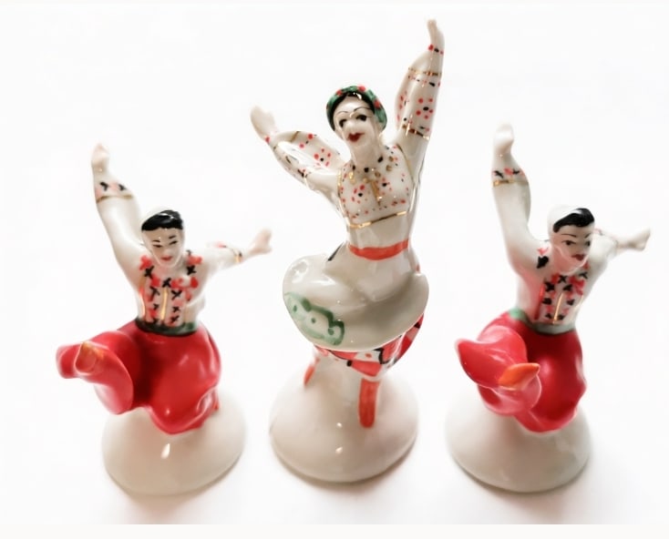Beautiful Set of Vintage USSR / Soviet Union Folk Art Figurine (1 of 8)