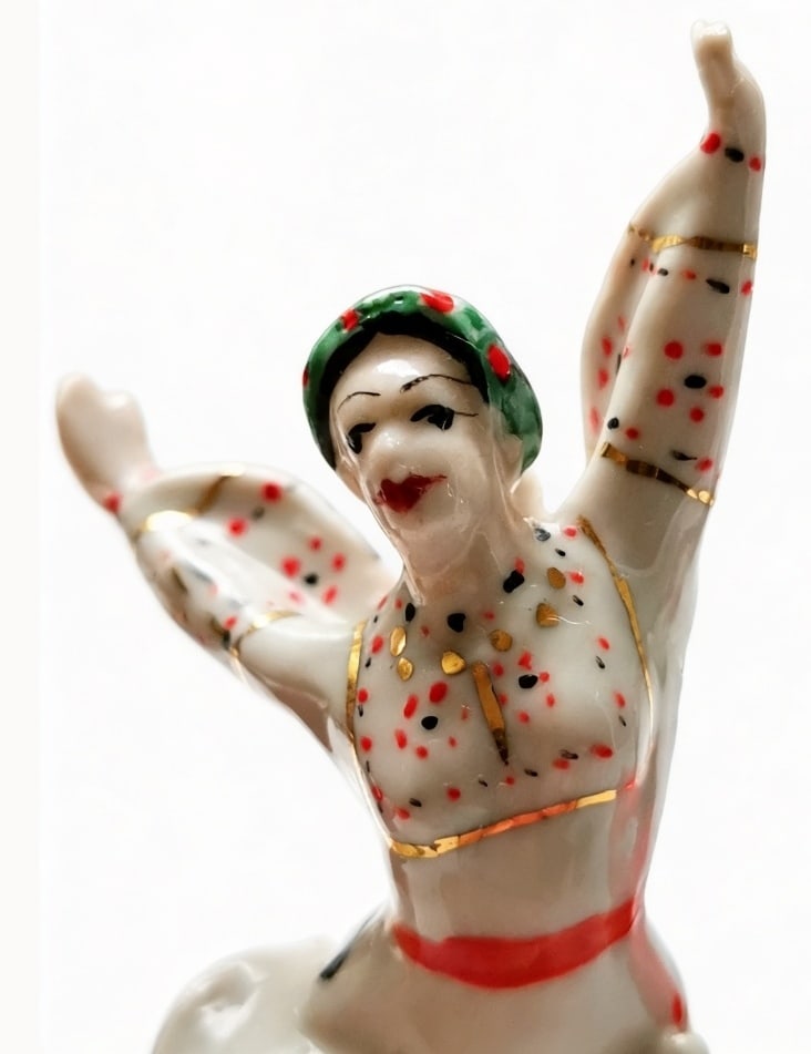 Beautiful Set of Vintage USSR / Soviet Union Folk Art Figurine - 4