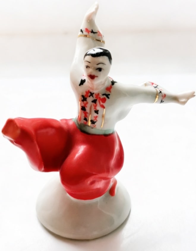 Beautiful Set of Vintage USSR / Soviet Union Folk Art Figurine - 7