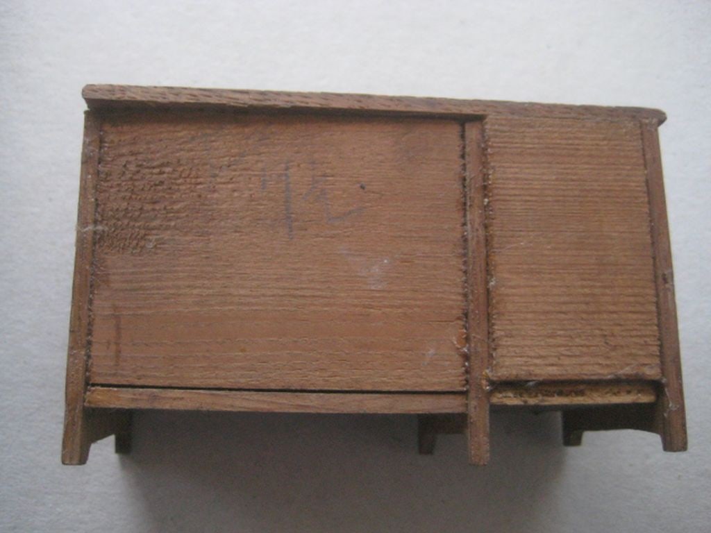 Title: Vintage Dolls House Wooden DeskDescription: Vintage Dolls House Wooden Desk. Height is 7cm. - 2
