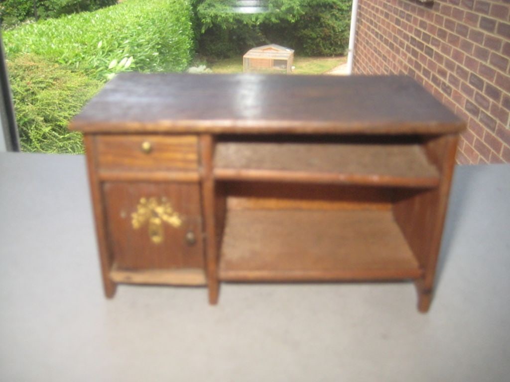 Title: Vintage Dolls House Wooden DeskDescription: Vintage Dolls House Wooden Desk. Height is 7cm. - 7