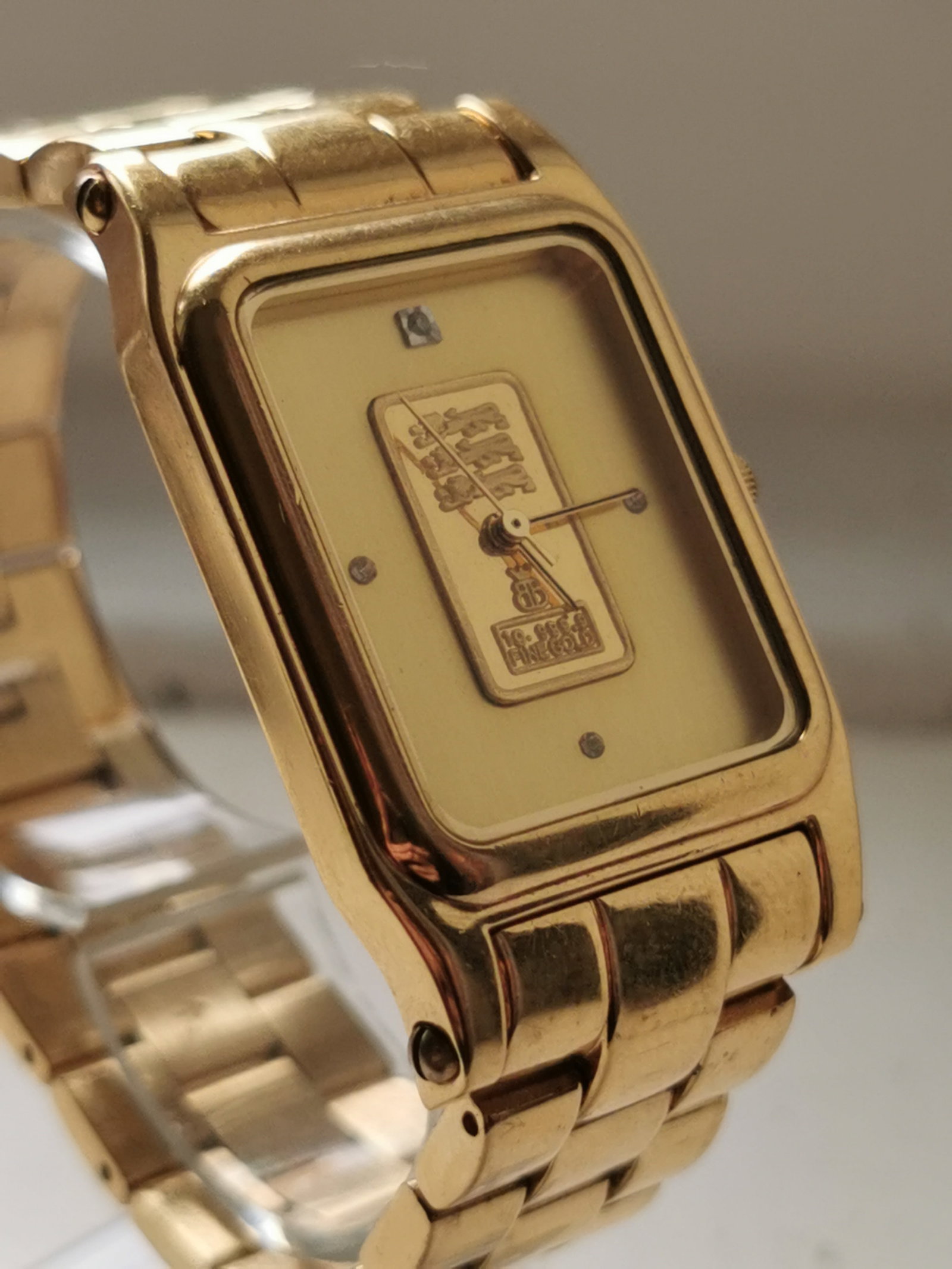 Vintage Brooks & Bentley Gold Ingot Watch 1g 24k Fine Gold: Title: Vintage Brooks & Bentley Gold Ingot Watch 1g 24k Fine Gold Description: A vintage gold-tone dress watch by the collectables company Brooks & Bentley. The standout feature of this