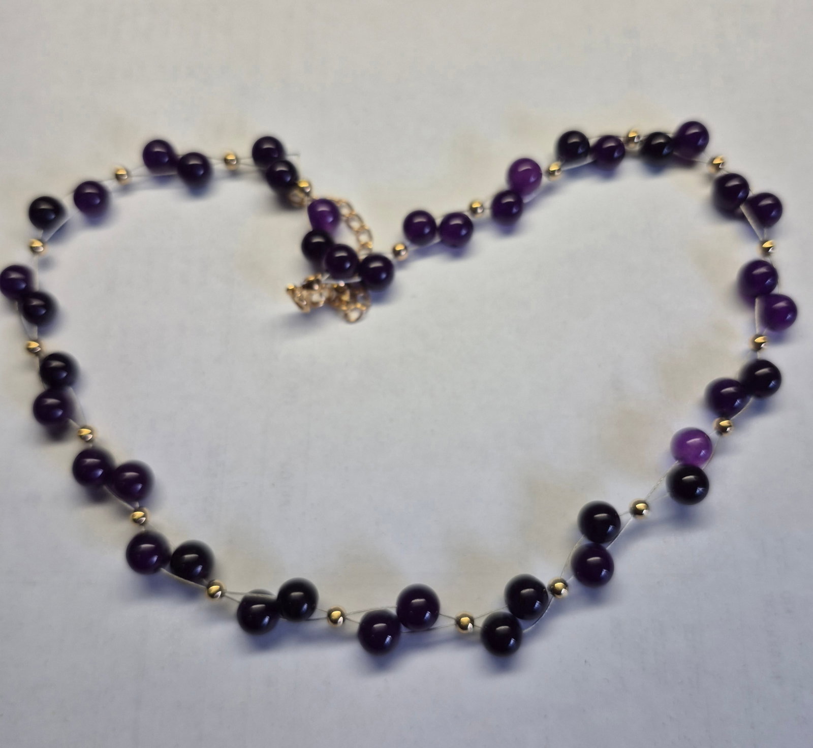 Natural Amethyst Beaded Necklace 42 cm – Purple Gemstone Necklace With Gold Tone Accents: Title: Natural Amethyst Beaded Necklace 42 cm – Purple Gemstone Necklace With Gold Tone Accents Description: Elegant handmade necklace featuring genuine amethyst gemstone beads in rich shades