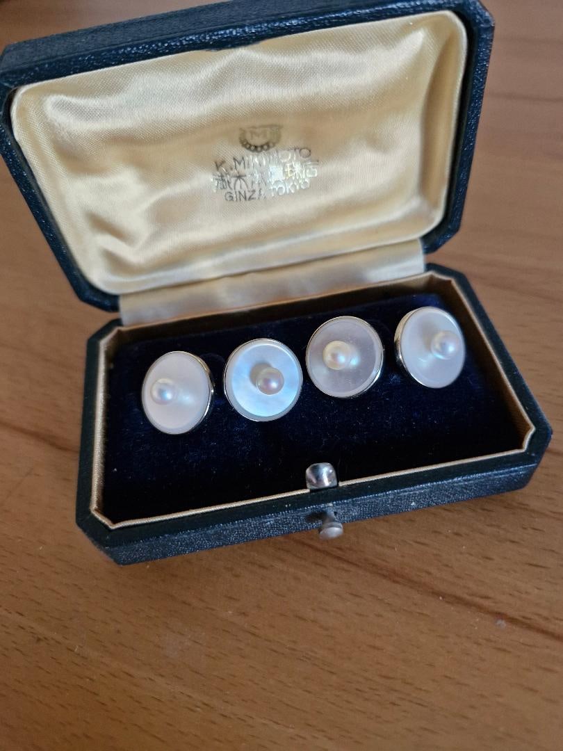 A Rare Pair of Vintage ""14k"" White Gold Mikimoto Pearl and Mother-of-Pearl Cufflinks: Title: A Rare Pair of Vintage "14k" White Gold Mikimoto Pearl and Mother-of-Pearl Cufflinks Description: A pair of vintage "14k" white gold Mikimoto pearl and mother-of-pearl cufflinks. E