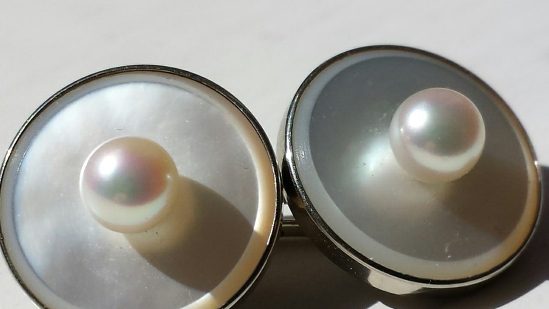 A Rare Pair of Vintage ""14k"" White Gold Mikimoto Pearl and Mother-of-Pearl Cufflinks - 6