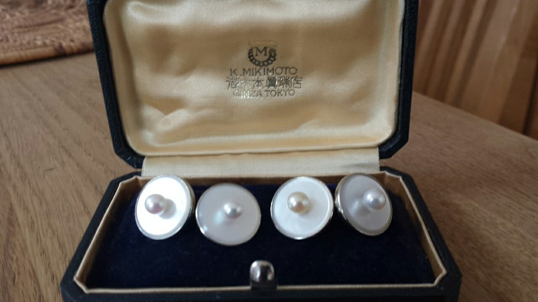 A Rare Pair of Vintage ""14k"" White Gold Mikimoto Pearl and Mother-of-Pearl Cufflinks - 7