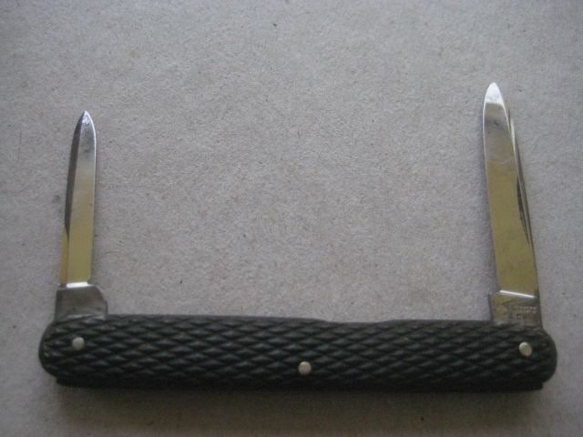 Antique Pressed Horn Hafted Twin Steel Bladed Penknife, c1900: Title: Antique Pressed Horn Hafted Twin Steel Bladed Penknife, c1900 Description: Antique Pressed Horn Hafted Twin Bladed Penknife. Blades Stamped Priest & Co. Dates to around 1900.