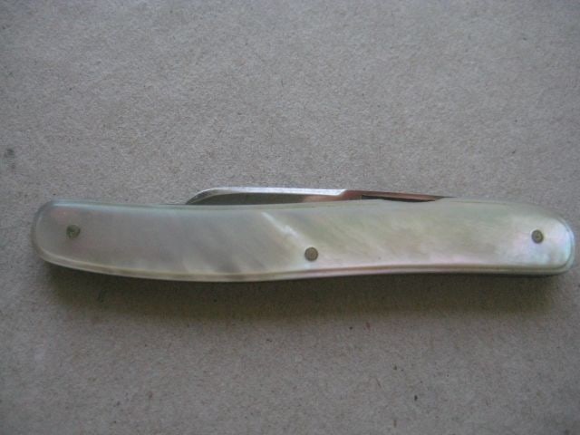 Antique Mother of Pearl Hafted Twin Bladed Penknife, c1900 - 15