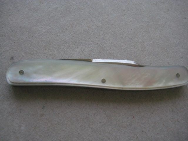 Antique Mother of Pearl Hafted Twin Bladed Penknife, c1900 - 16