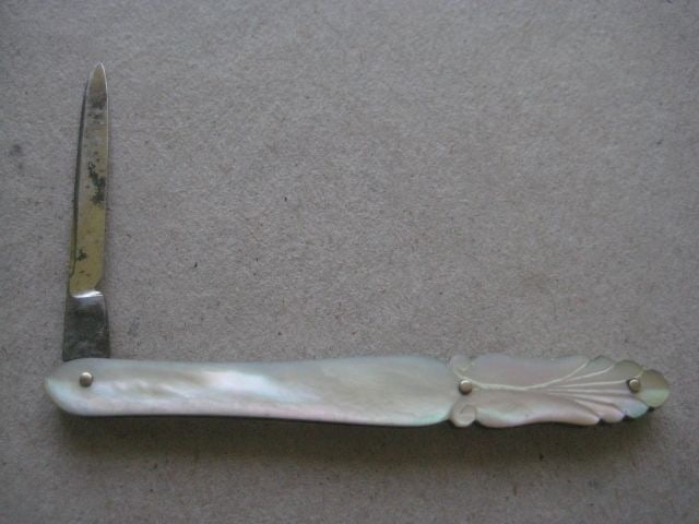 Antique Mother of Pearl Hafted Quill Bladed Penknife, c1900 - 2