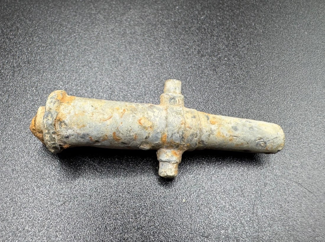 Georgian Toy Cannon 18th Century (C35): Title: Georgian Toy Cannon 18th Century (C35) Description: Late 18th century, Somerset find Condition: excavated condition Item number: C35 £5 UK post £15 International post Combined