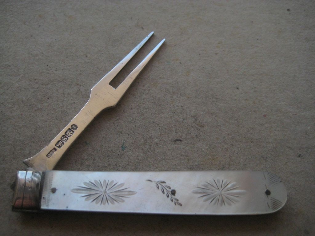 William IV Matching Mother of Pearl Hafted Silver Bladed Folding Fruit Knife and Folding Fork - 10