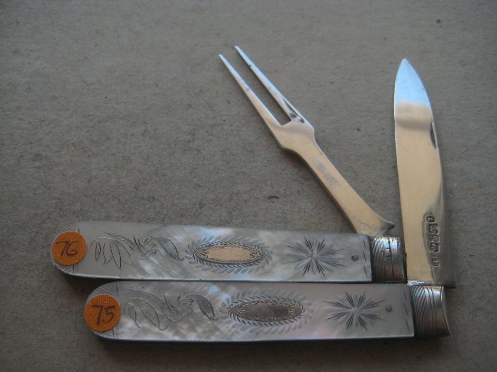 William IV Matching Mother of Pearl Hafted Silver Bladed Folding Fruit Knife and Folding Fork (1 of 17)
