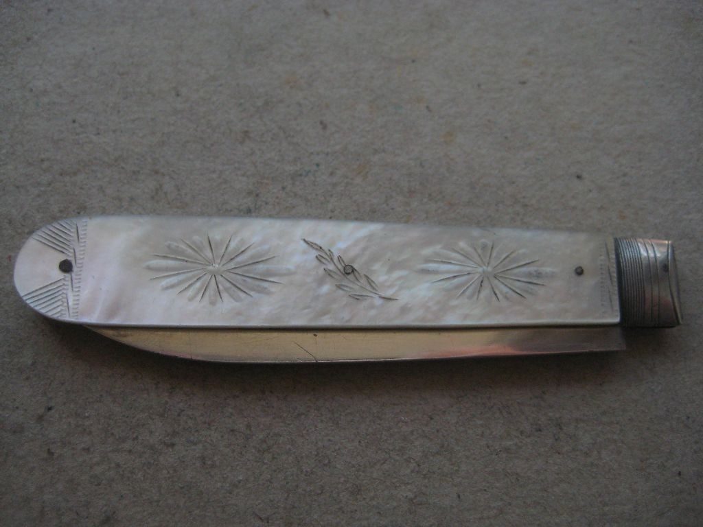 William IV Matching Mother of Pearl Hafted Silver Bladed Folding Fruit Knife and Folding Fork - 8