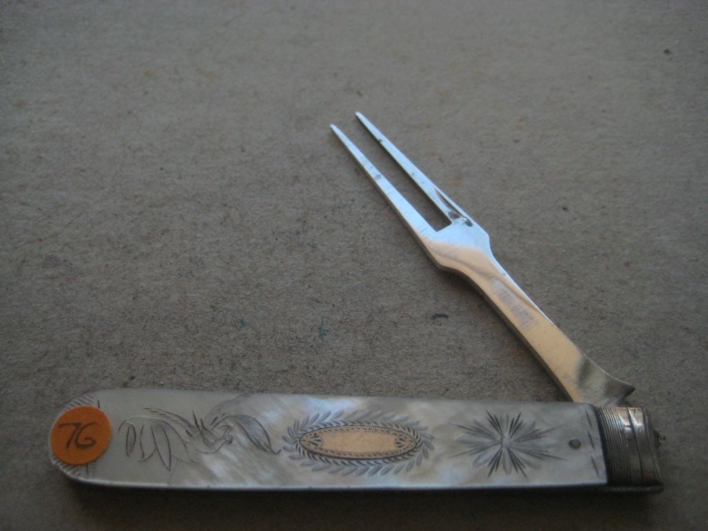 William IV Matching Mother of Pearl Hafted Silver Bladed Folding Fruit Knife and Folding Fork - 9