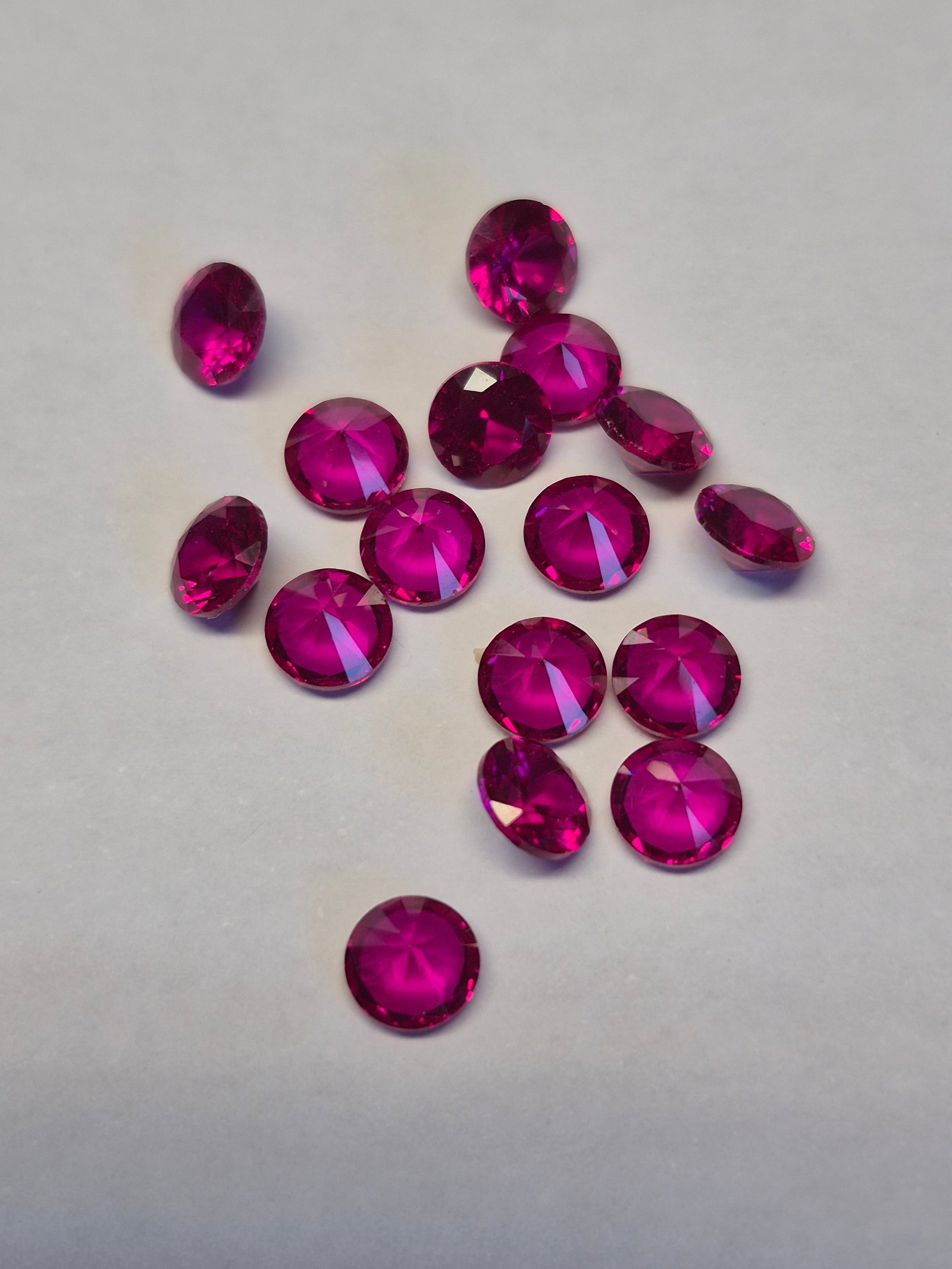 Lot of 13 Ruby Red Corundum Gemstones – Total 9.36 Carats – Round Cut 5 mm (1 of 2)