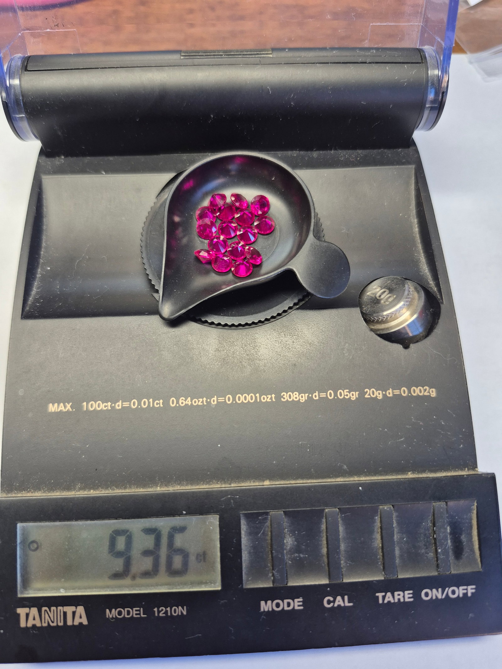 Lot of 13 Ruby Red Corundum Gemstones – Total 9.36 Carats – Round Cut 5 mm - 2