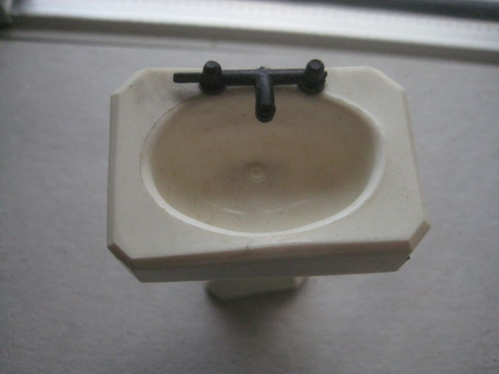 Vintage Dolls House Plastic Bathroom Suite - 7