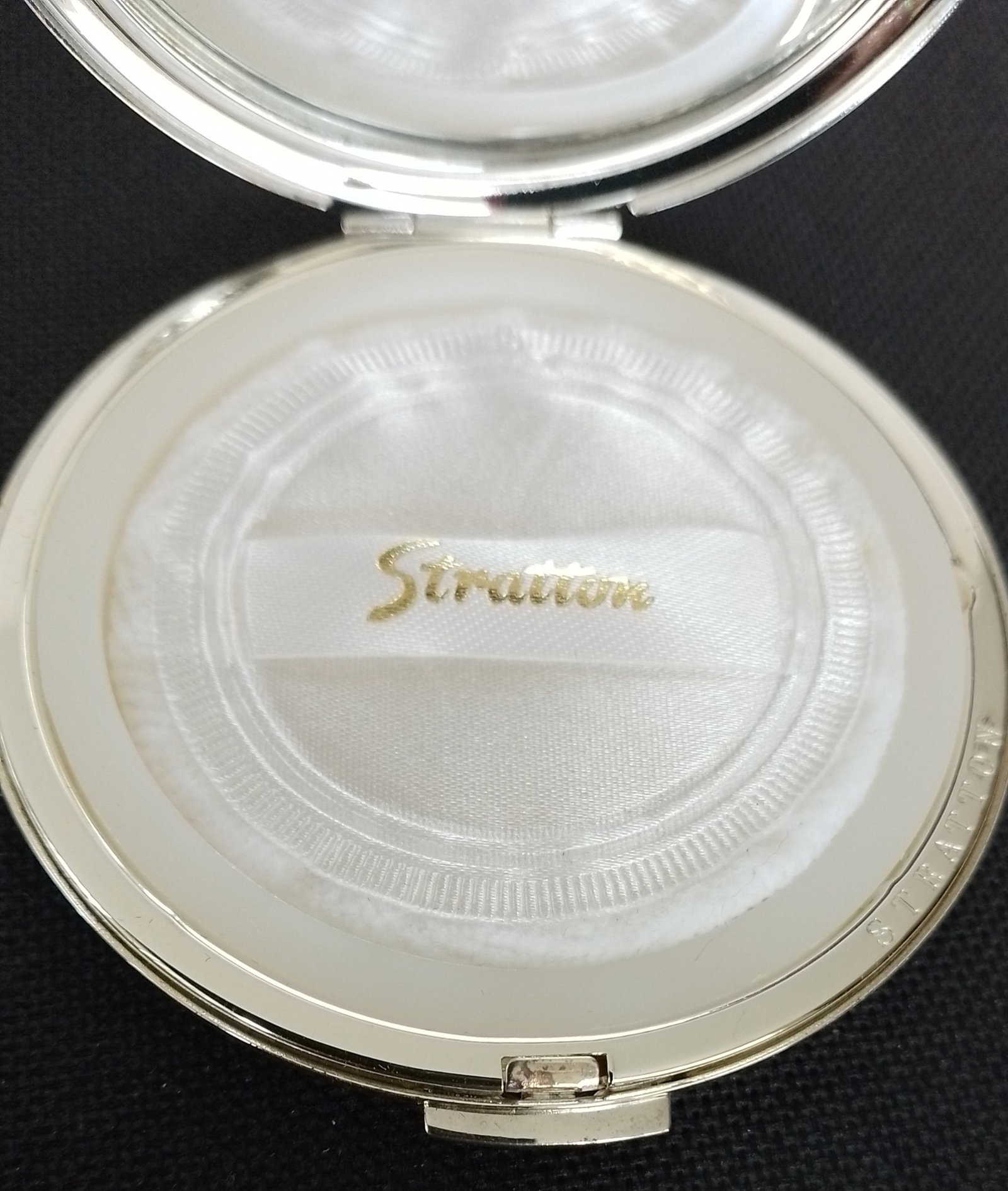Stratton Silver Decorated Compact - 2